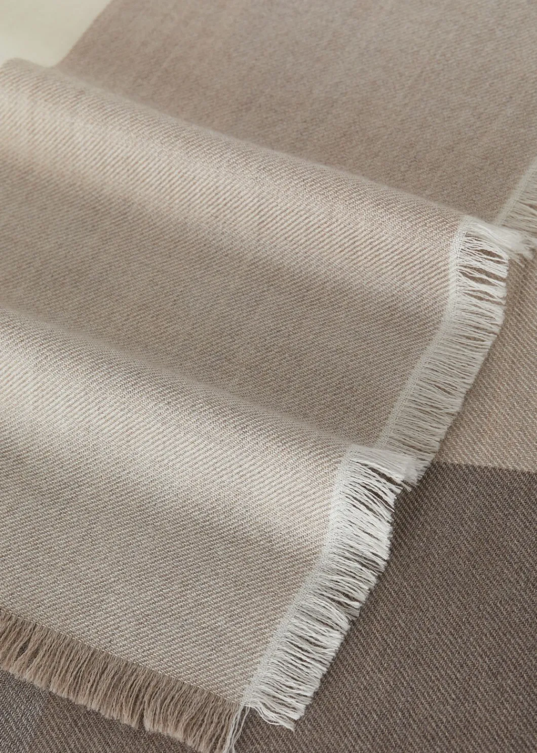 Best Sale Quadrilatero Del Silenzio Foulard Woman Stoles