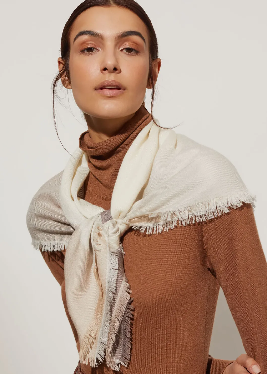 Best Sale Quadrilatero Del Silenzio Foulard Woman Stoles